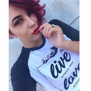 Meet your Posher, Courtney